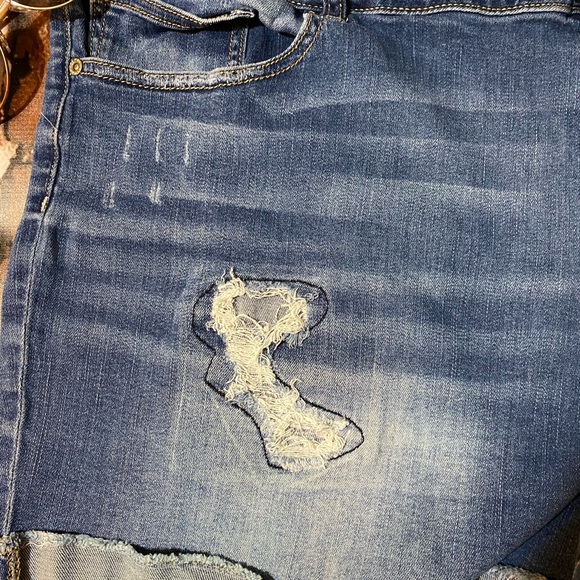 Maurice’s Plus Size Distressed Denim Jean Shorts - Picture 4 of 7